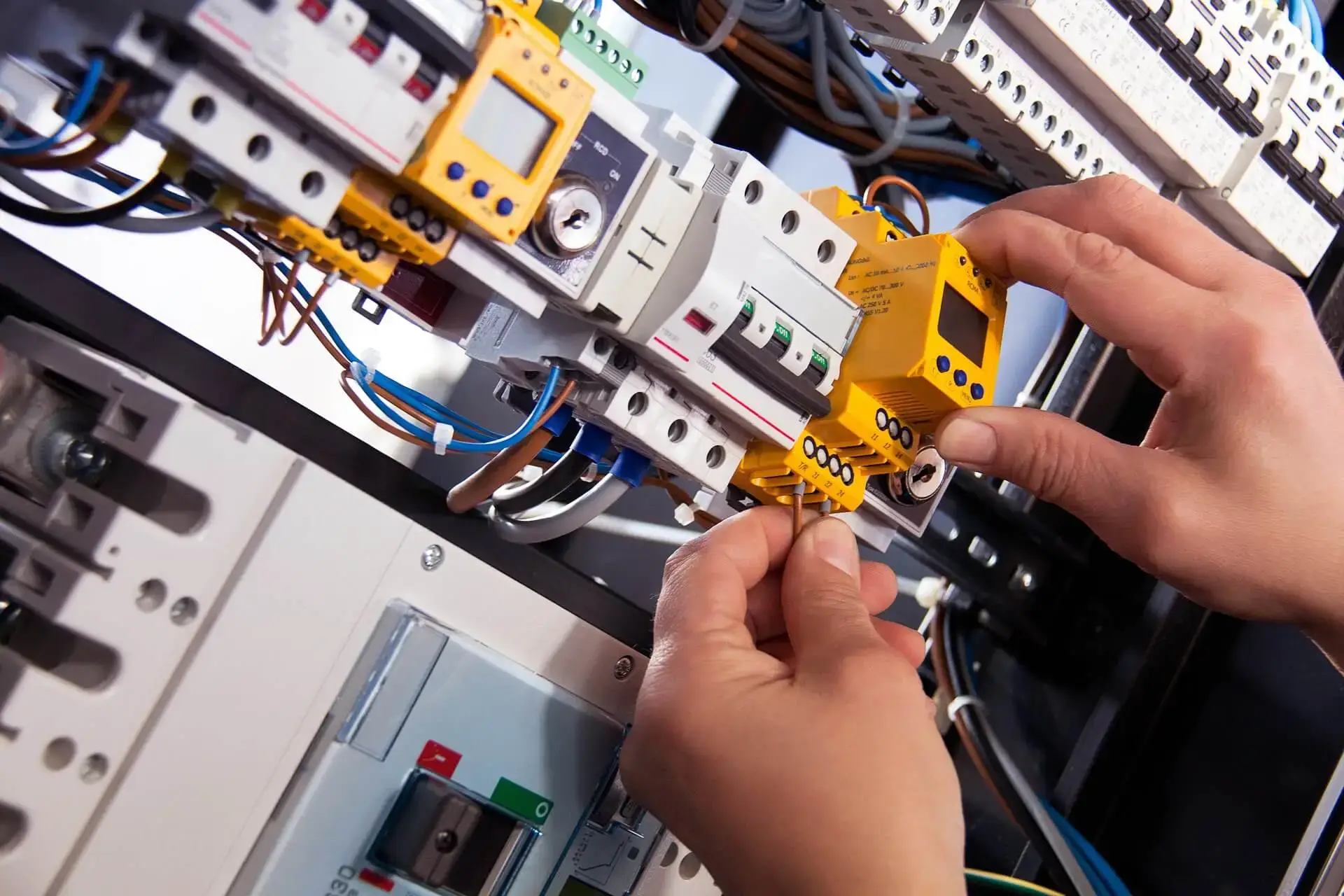 Certified electricians in Bromley Common